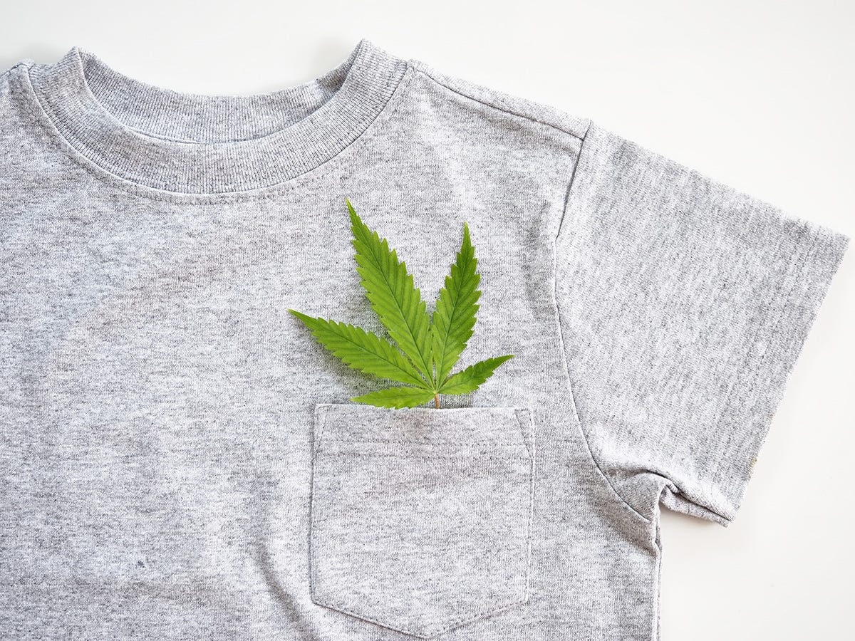 Grey t-shirt with a cannabis leaf in the front pocket